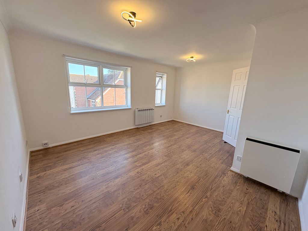 Property photo 2 of 11 Living Room