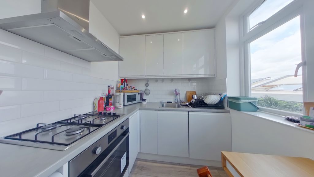 Property photo 3 of 7 Kitchen
