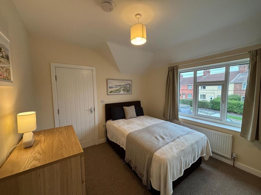 Property photo 2 of 5 Bedroom