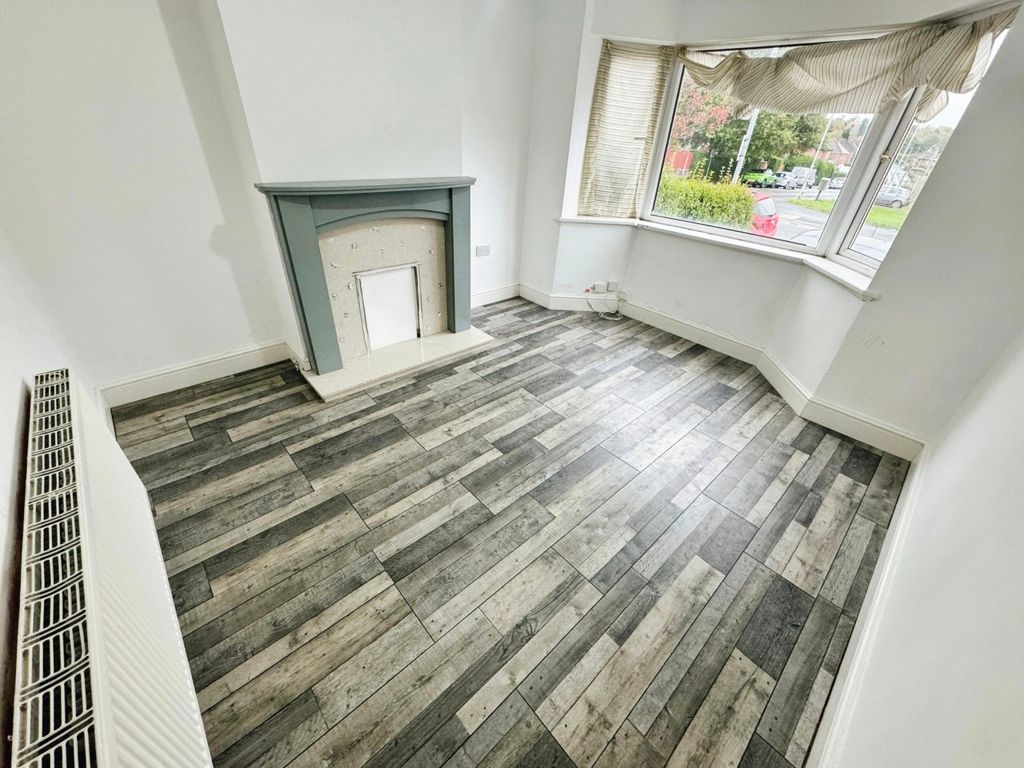 Property photo 3 of 10 Living Room