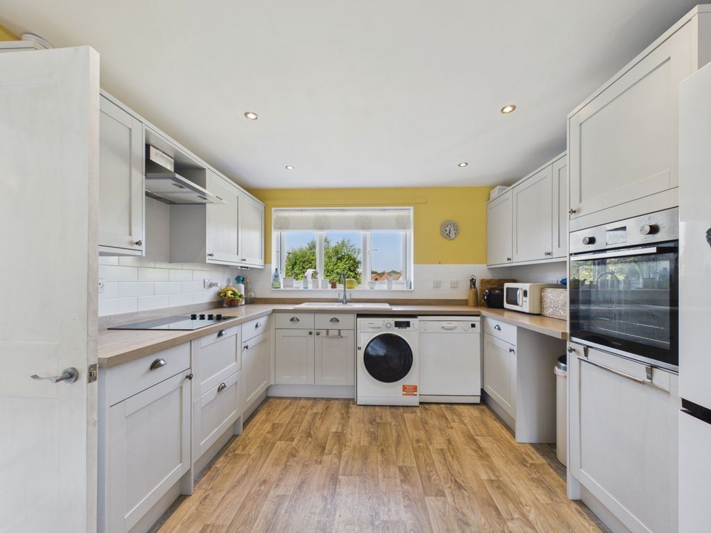 Property photo 3 of 19 Kitchen 2