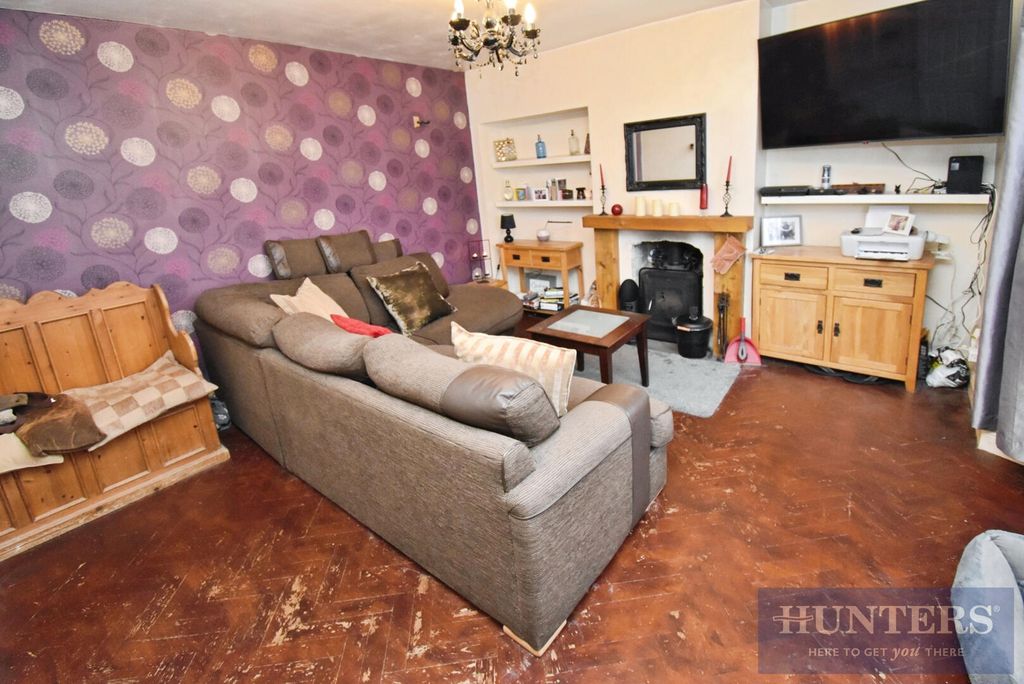 Property photo 2 of 12 Living Room