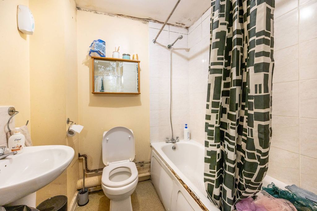 Property photo 1 of 3