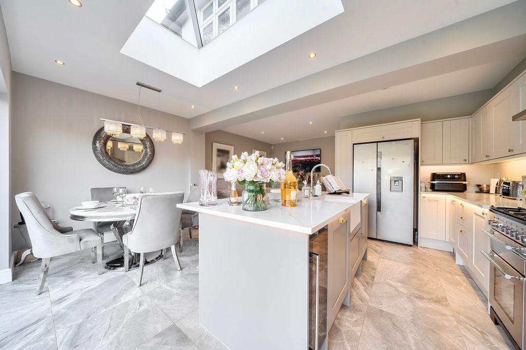 Property photo 2 of 23