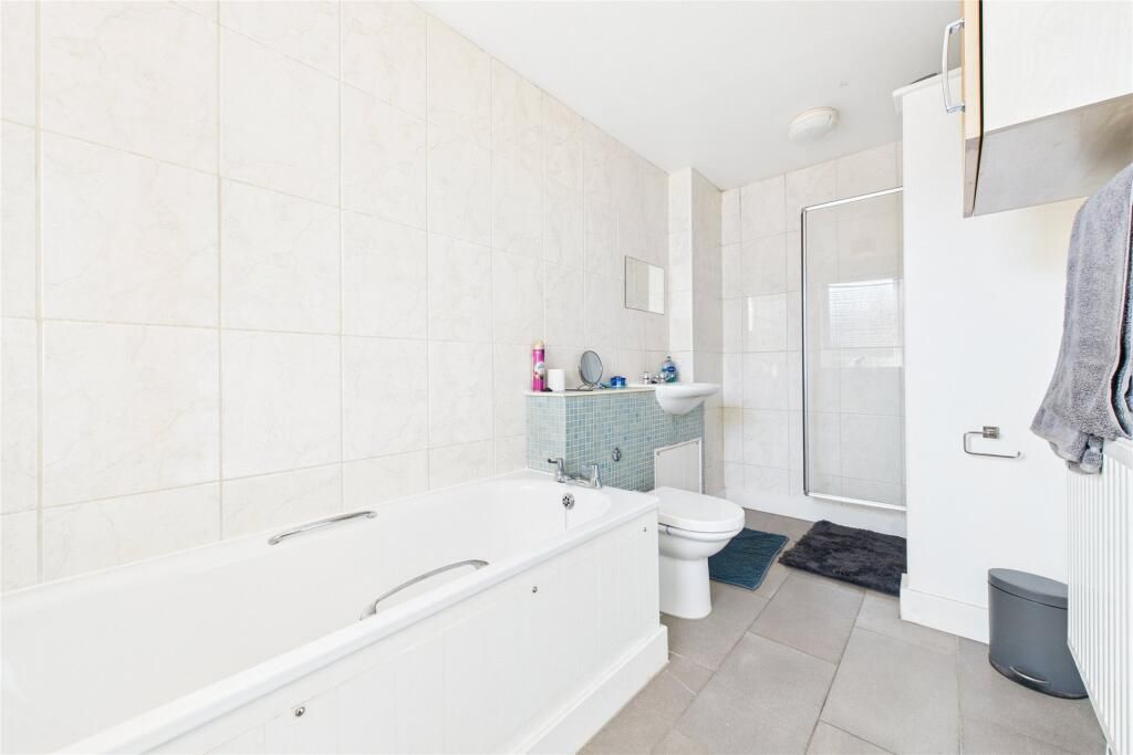 Property photo 3 of 7 F1 Bathroom.Jpeg