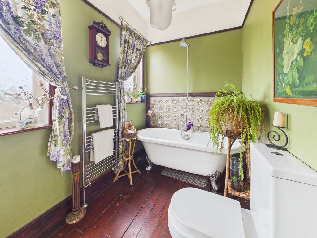 Property photo 3 of 14 Bathroom