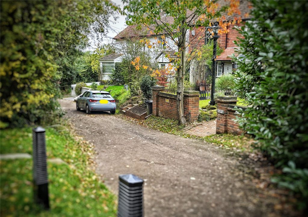 Property photo 2 of 33 Parkview Cottages