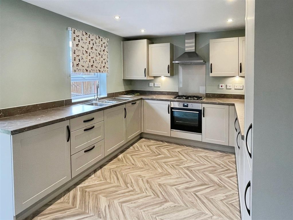 Property photo 2 of 28 Kitchen