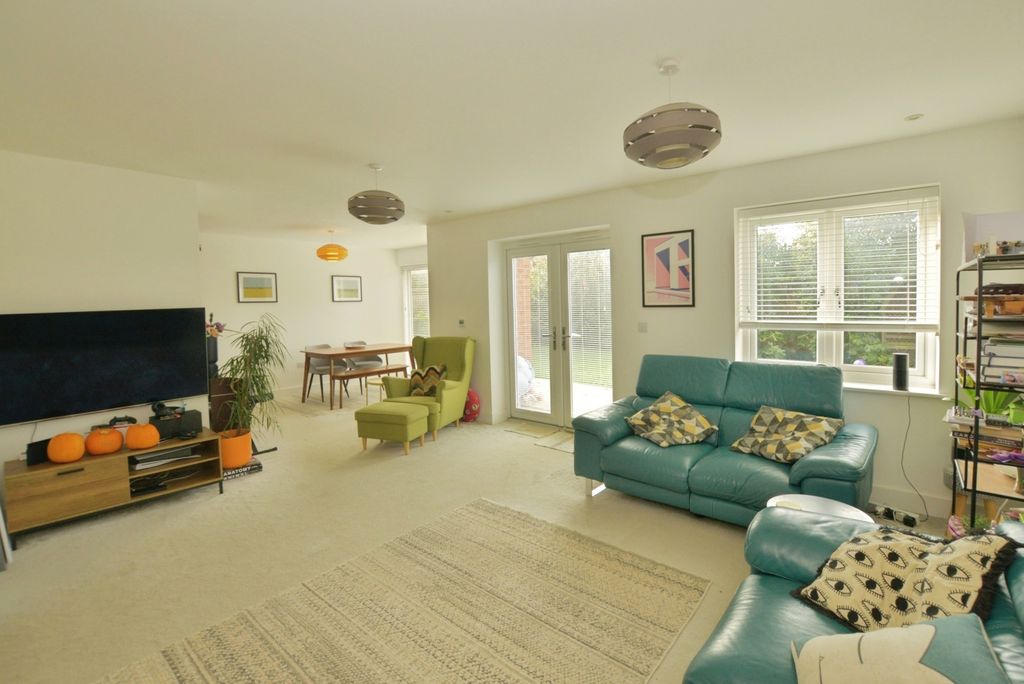 Property photo 2 of 16 Photo