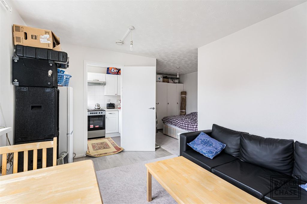 Property photo 3 of 12 Living Space