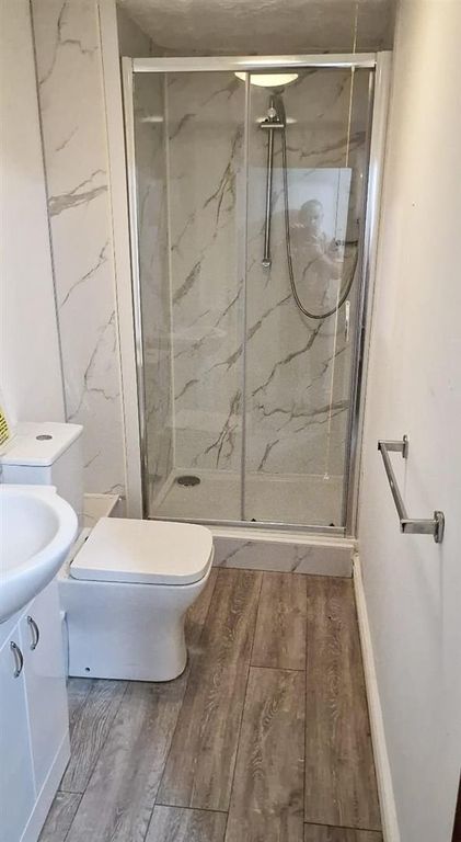Property photo 3 of 5 Gwendolen Bathroom.Jpg