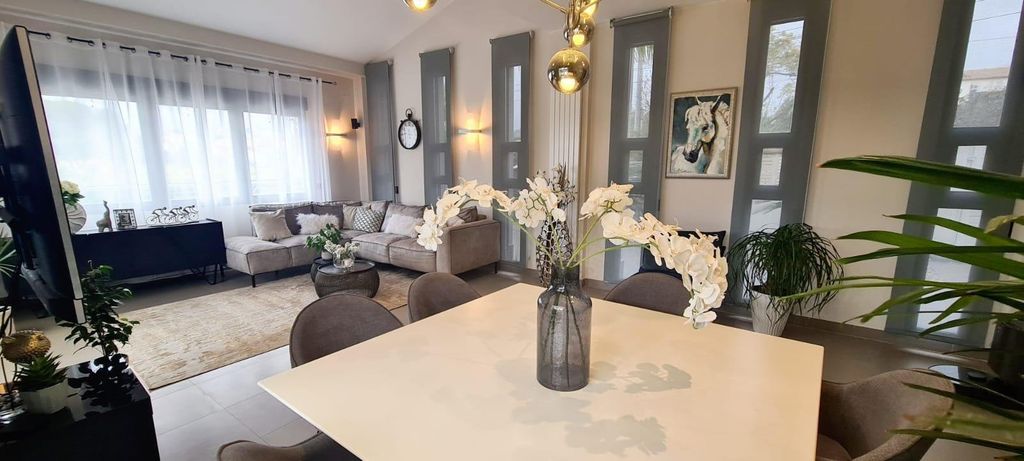 Property photo 3 of 47