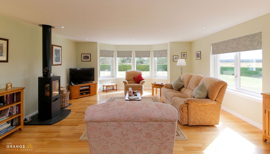 Property photo 3 of 44