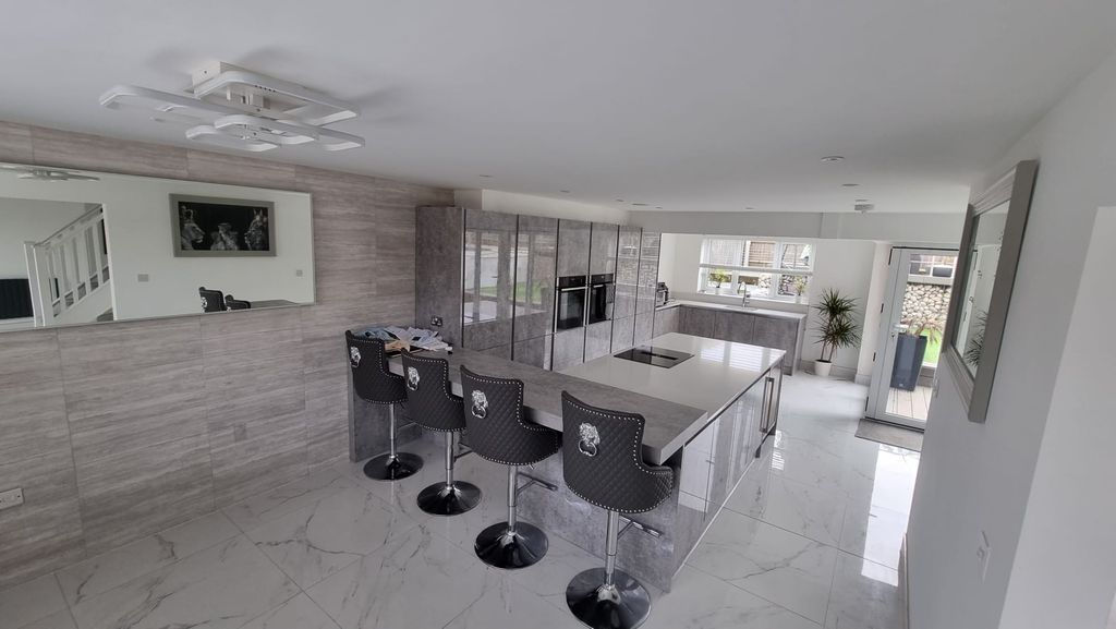 Property photo 3 of 27