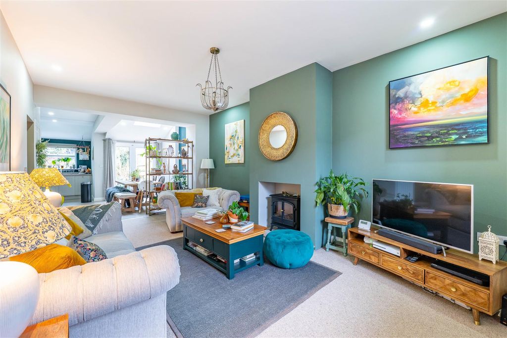 Property photo 2 of 25 Lounge