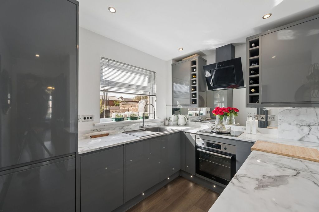 Property photo 3 of 21 Kitchen Area