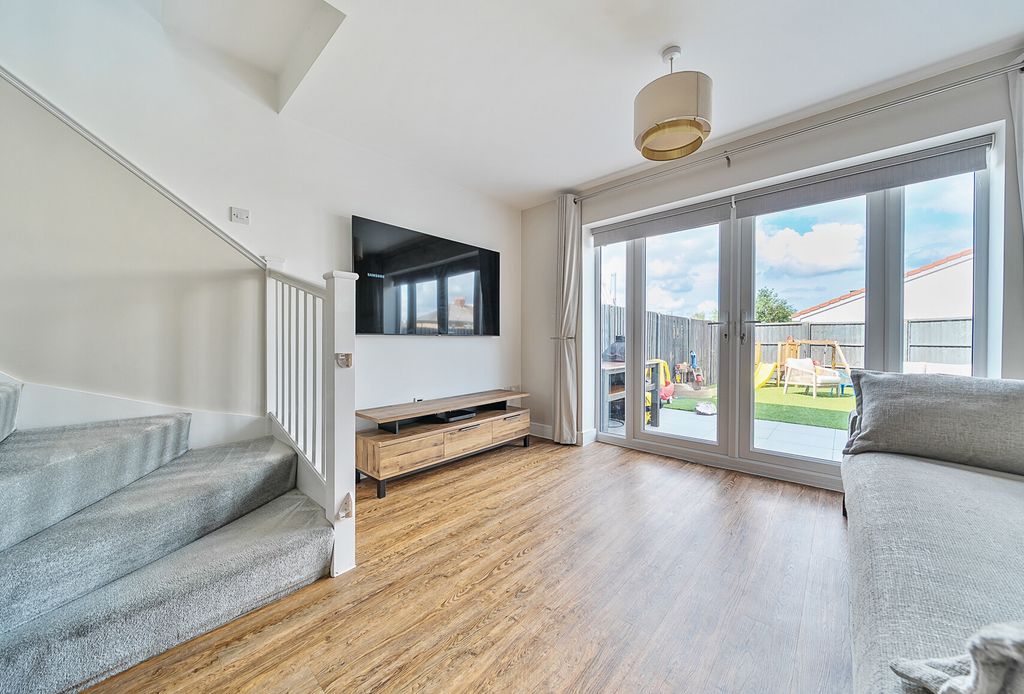 Property photo 2 of 21 1329067-13-687E23...