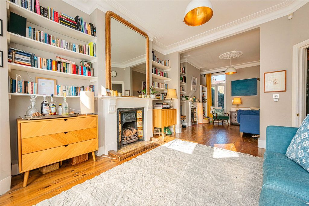 Property photo 2 of 16 Picture No. 13