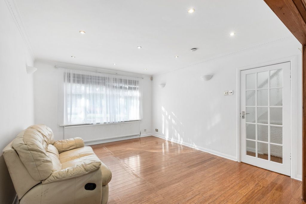 Property photo 2 of 27