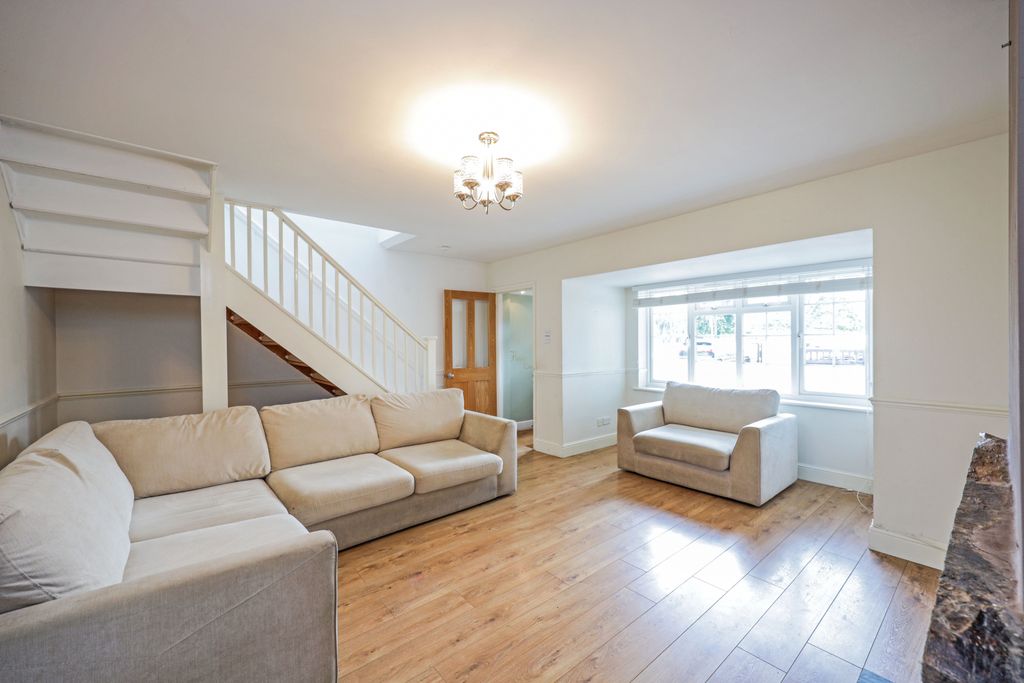 Property photo 3 of 10 3