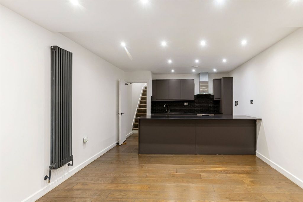 Property photo 1 of 21 Picture No. 11