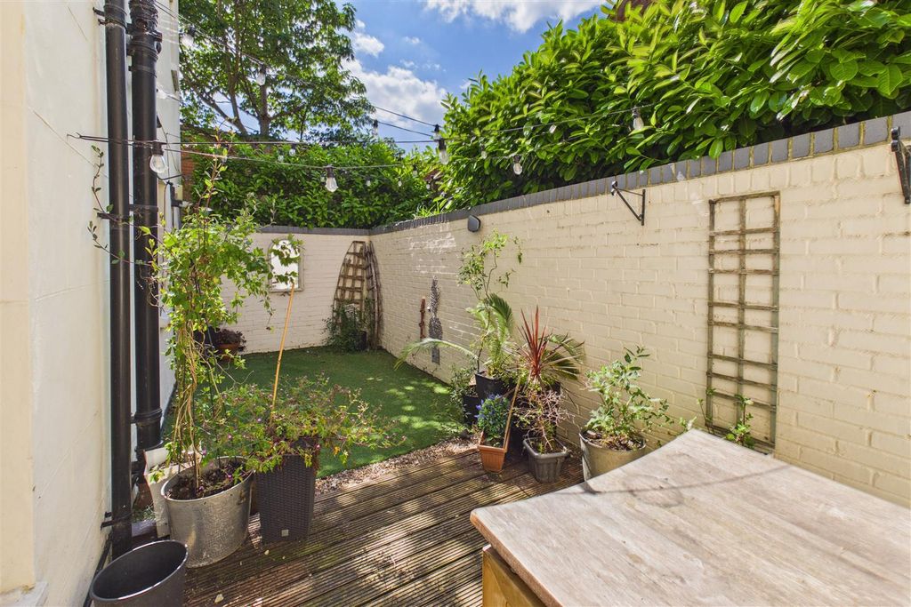 Property photo 3 of 27 Flat 1, 50 Grosvenor Street, Town Centre, Cheltenh