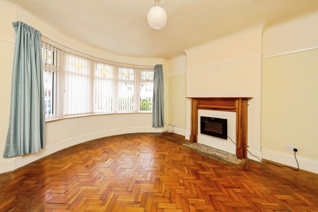 Property photo 3 of 32