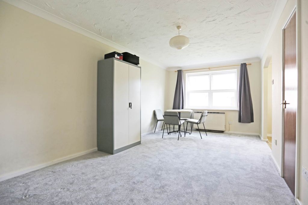 Property photo 3 of 4