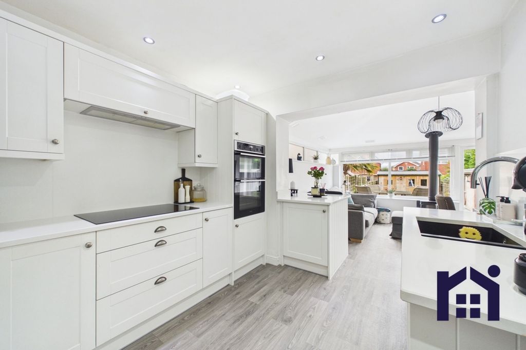 Property photo 2 of 17 Kitchen