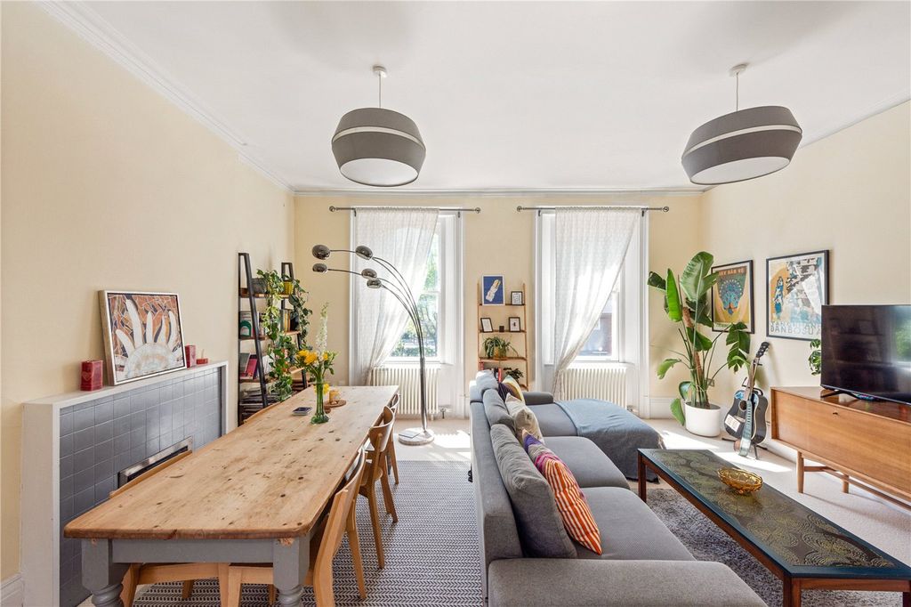 Property photo 3 of 16 Picture No. 23