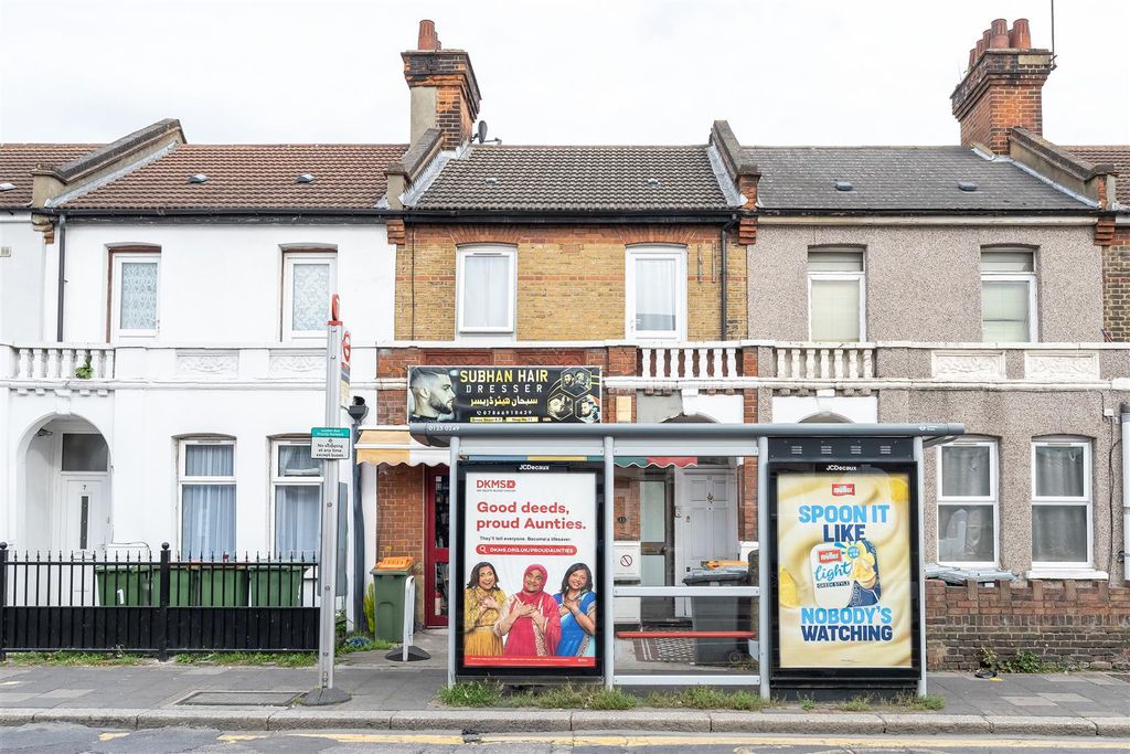 Property photo 1 of 20 Green Street, E7