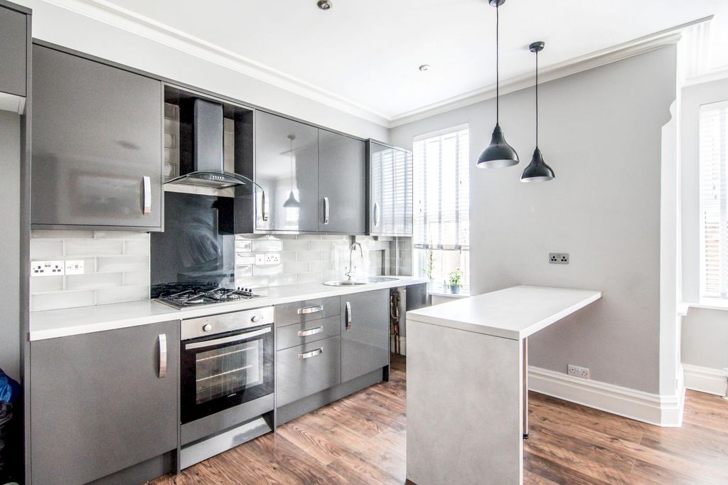 Property photo 2 of 9 17E58725-04d8-4F44-8