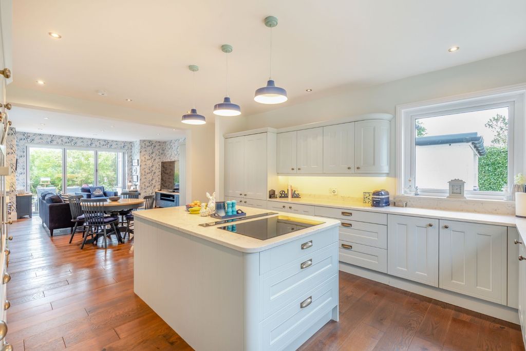 Property photo 2 of 16 Kitchen/Family Rm