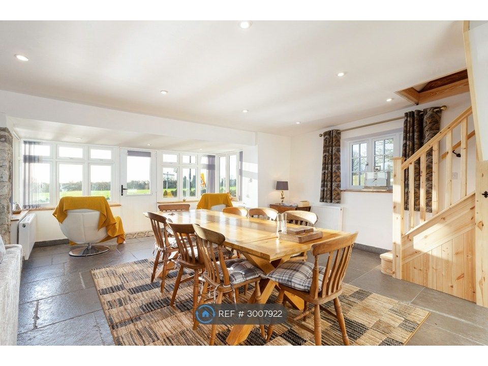 Property photo 3 of 12 Dining Area