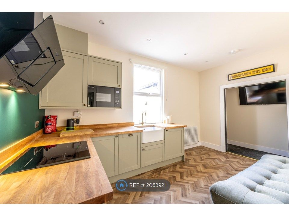 Property photo 1 of 33 Kitchen