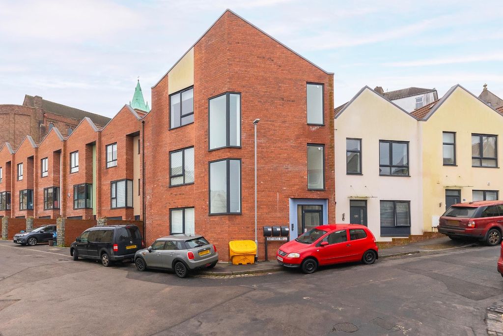 Property photo 2 of 20 A11B1Rtn - External C.Jpg