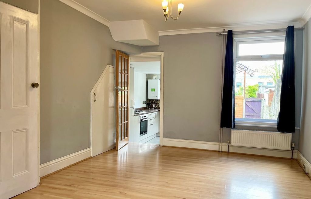 Property photo 3 of 8 Picture 3