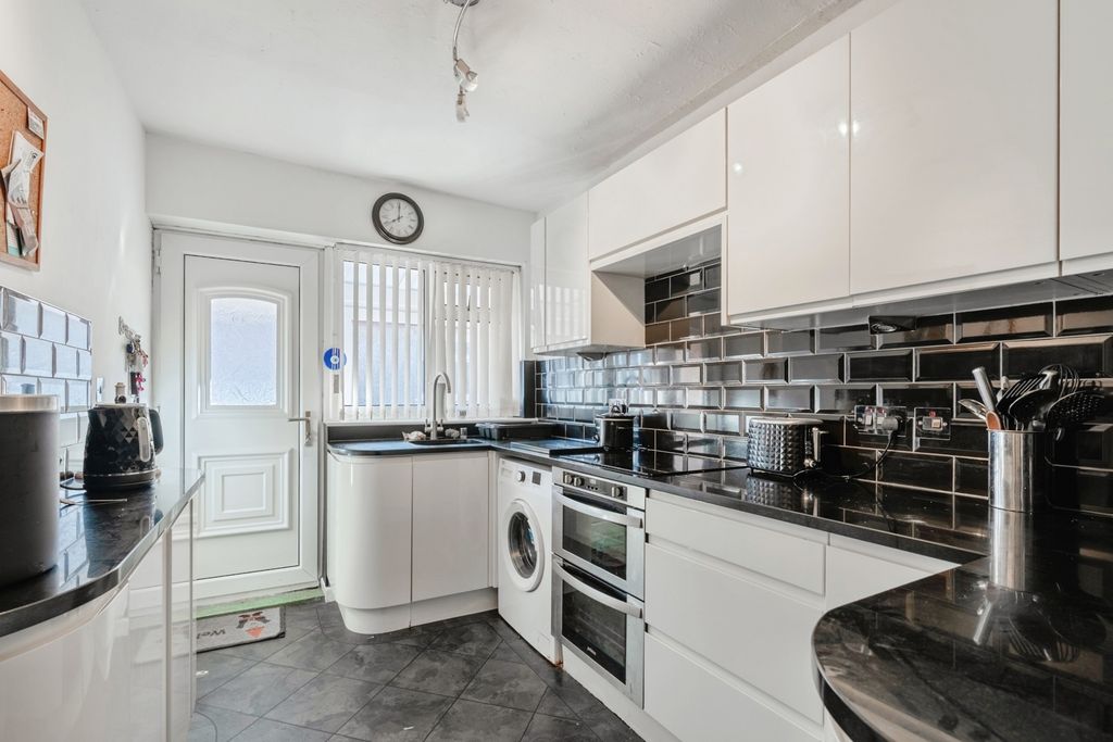 Property photo 2 of 18 Pbox-Img.Jpg