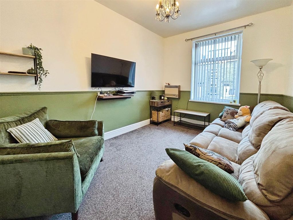 Property photo 2 of 17 Lounge