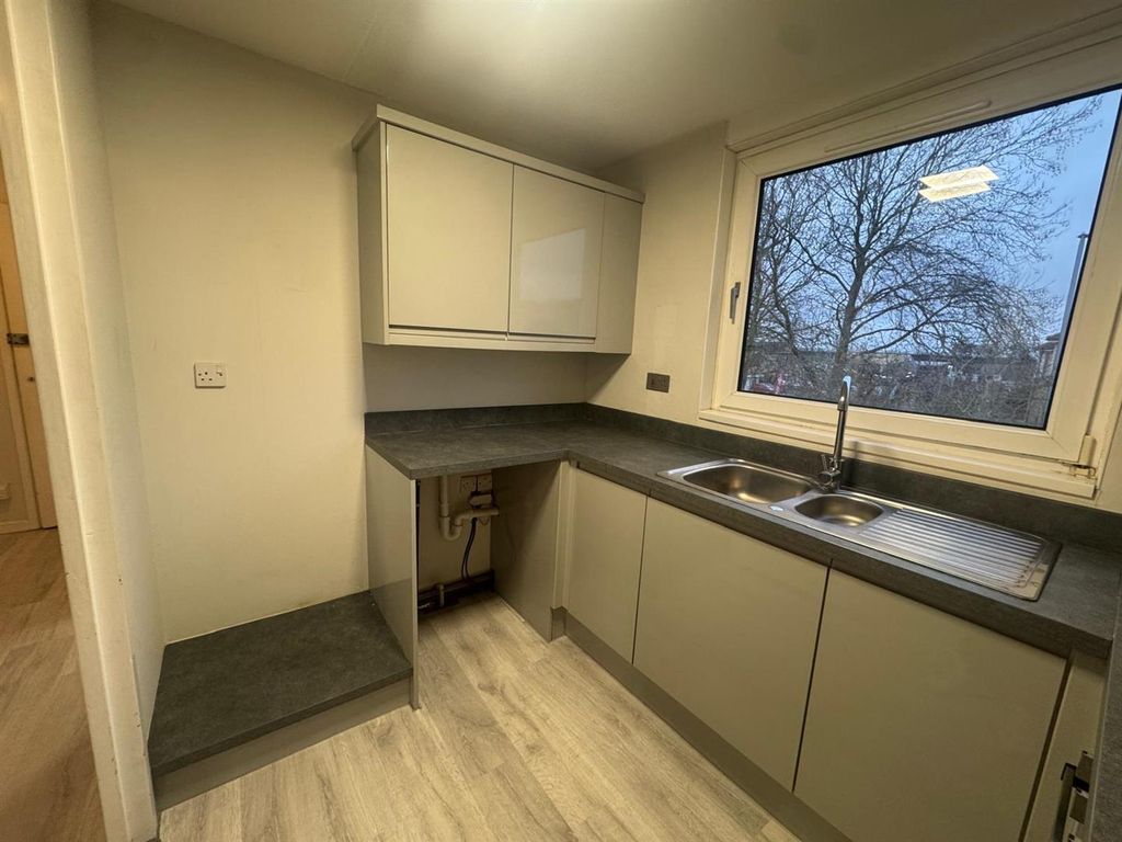 Property photo 3 of 19 Kitchen