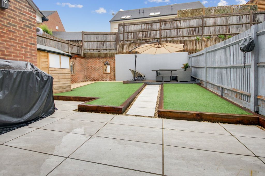 Property photo 2 of 11