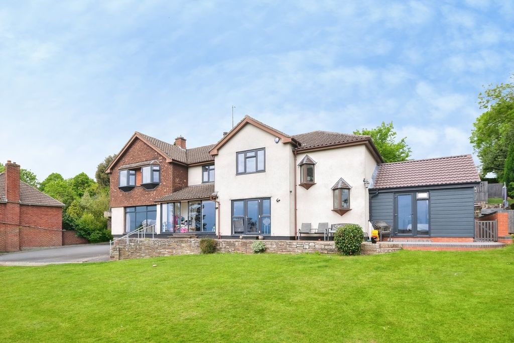 Property photo 1 of 42