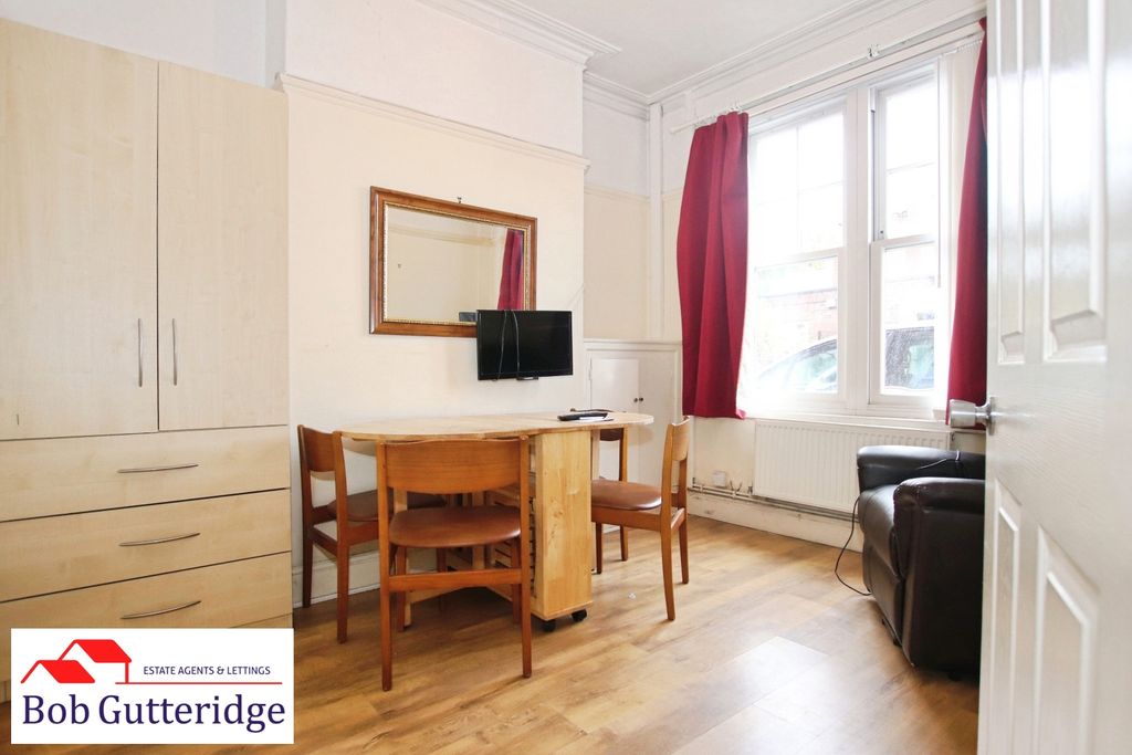Property photo 3 of 18 Pbox-Img.Jpg