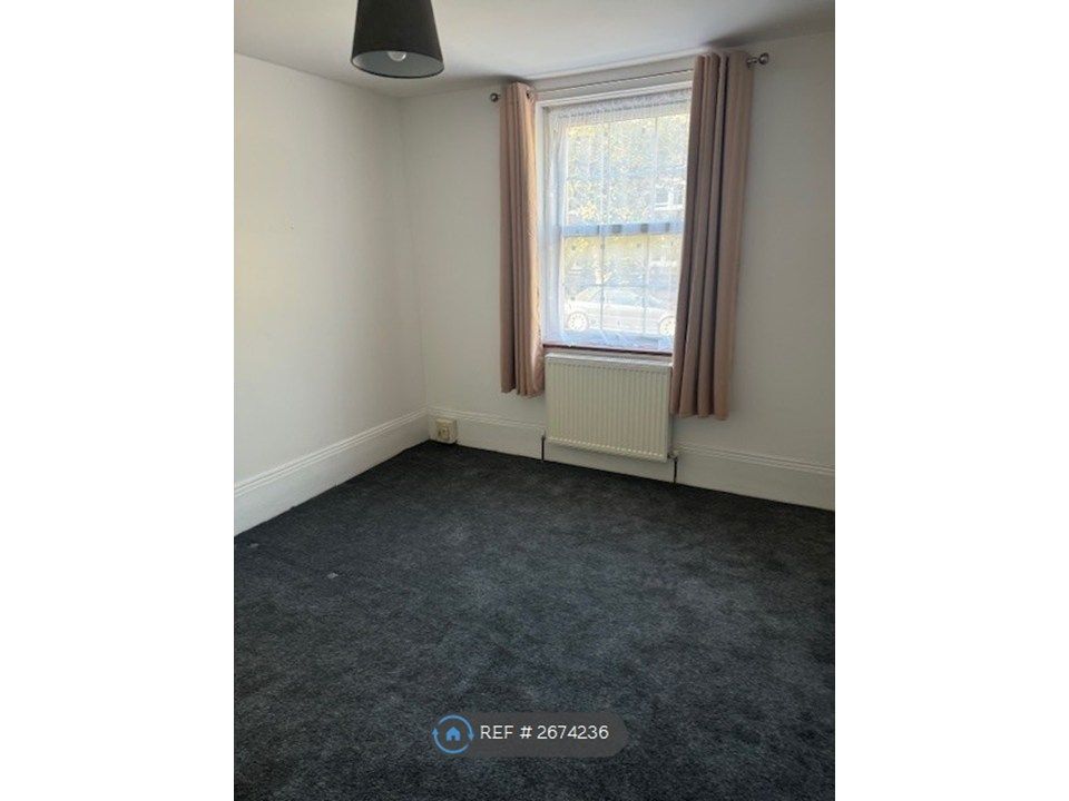 Property photo 3 of 16 Living Room