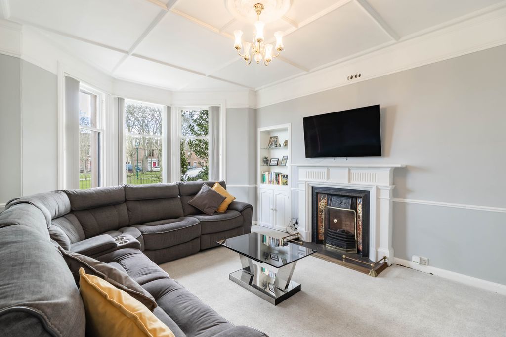 Property photo 2 of 27 Lounge