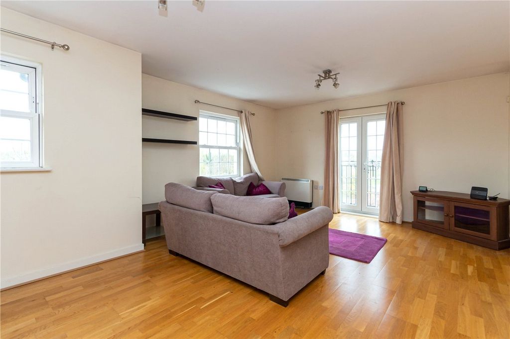 Property photo 2 of 9 Picture No. 13