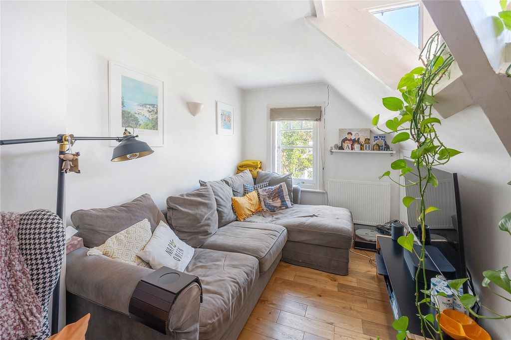 Property photo 3 of 12 Picture 3