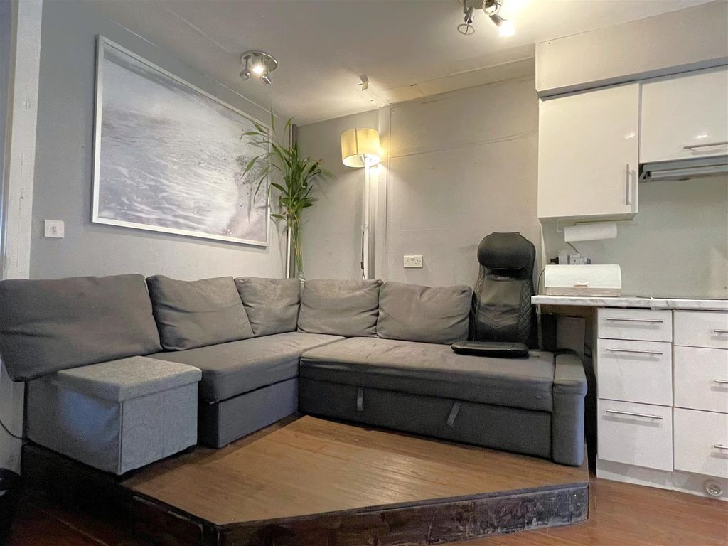 Property photo 3 of 8 Lounge.Area.Jpg