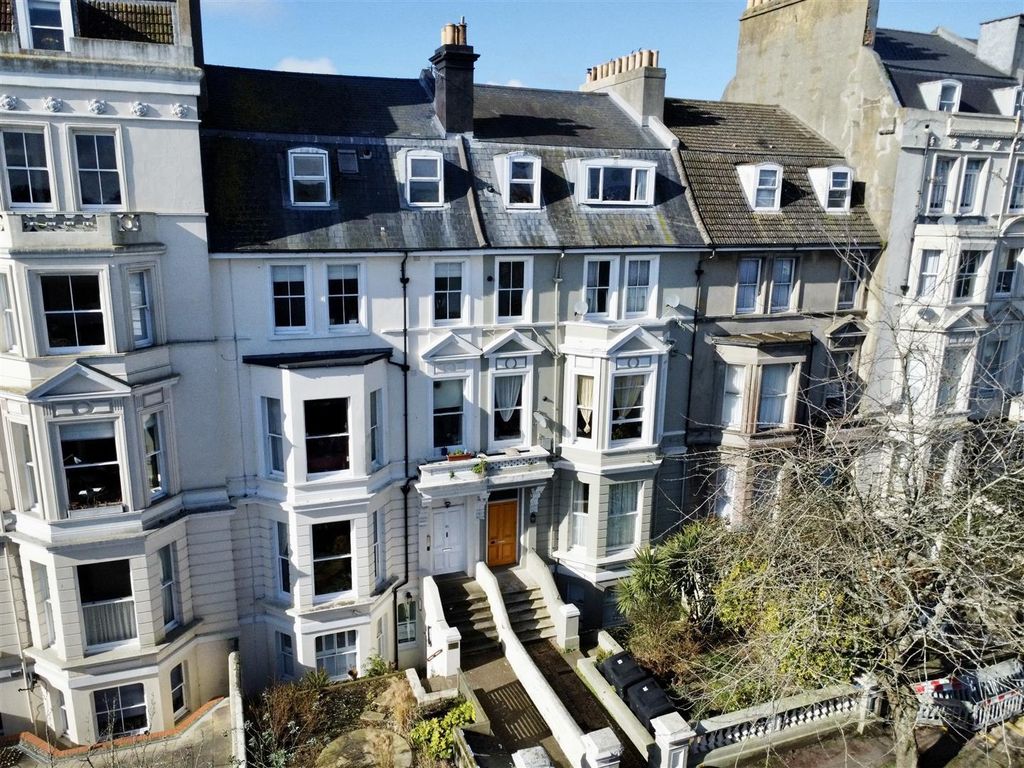 Property photo 1 of 32