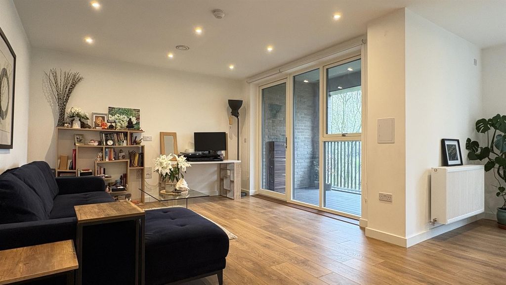 Property photo 1 of 13 1 Bedroom, New Building, E6 For Sale By Barrain Lo